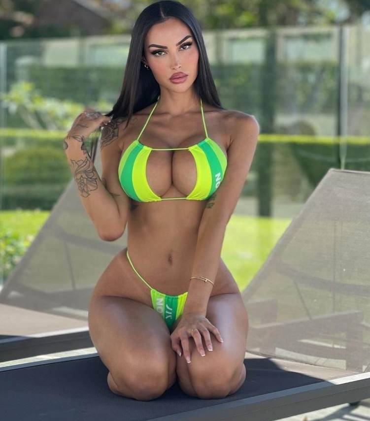 Sefaköy Escort Bayan Öznurla Dolu Dolu Bir Gece